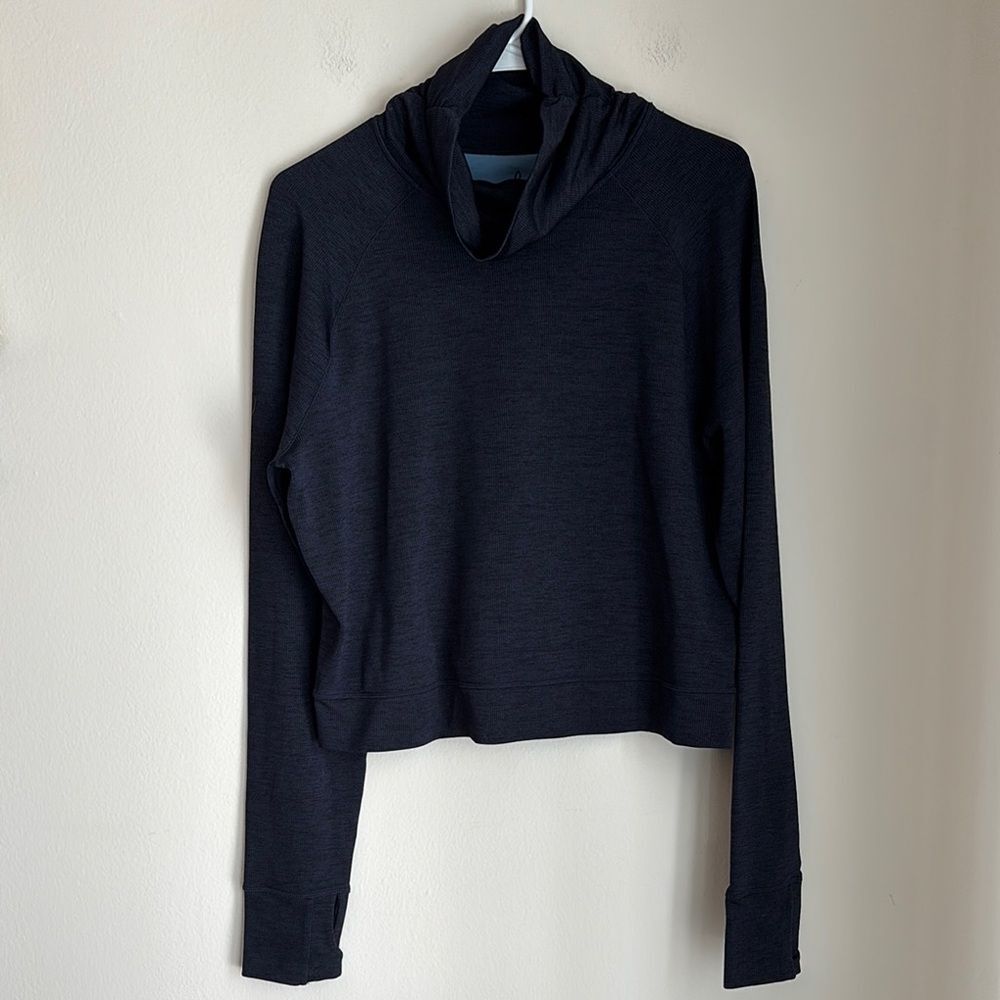 Prana Women cropped mock neck turtleneck blue laying size XL EUC hiking camping